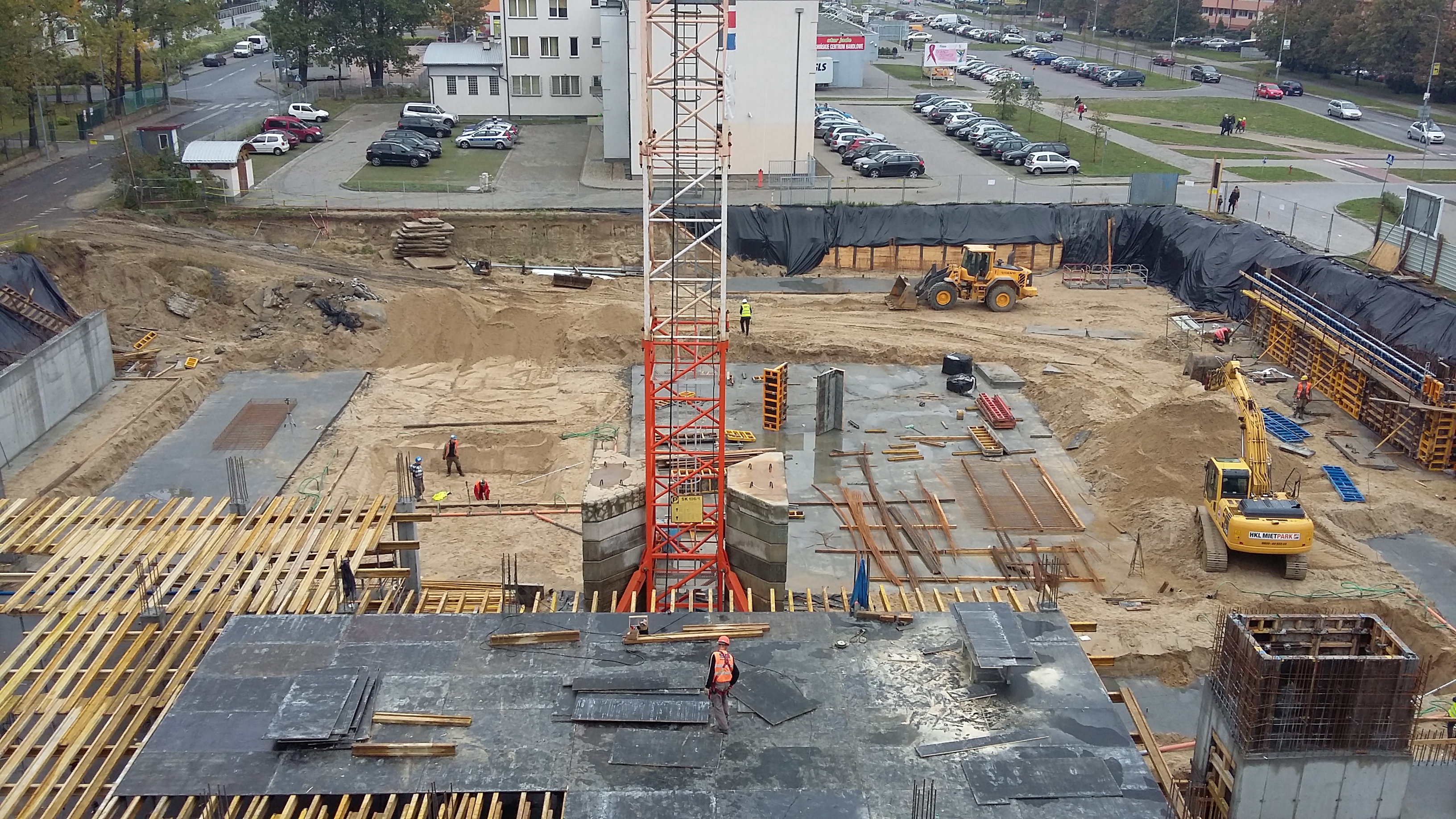 Projekty wykonawcze dla budynków 18-kondygnacyjnych pod nazwą „Cztery Oceany” w Gdańsku przy ul. Obrońców Wybrzeża Wykop pod płytę fundamentową dla budynku 4.